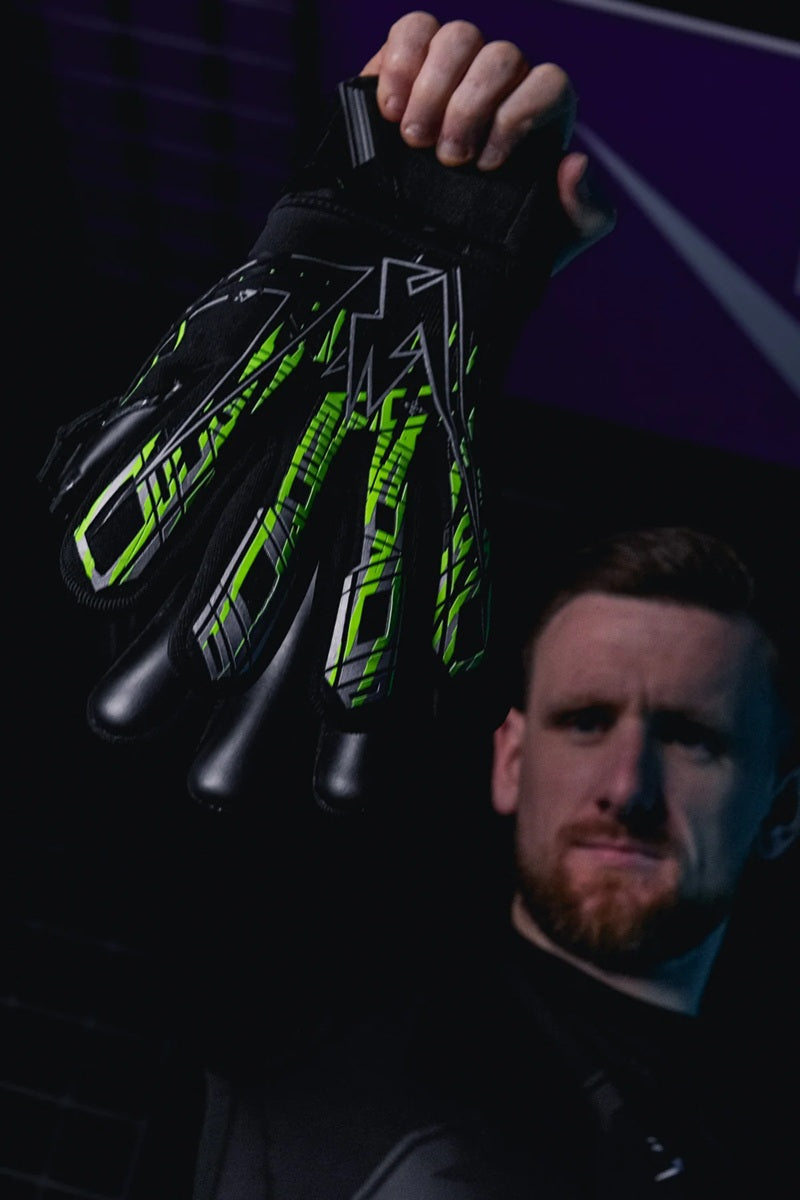 SHOKLOCK 26 Youth Goalkeeping Gloves