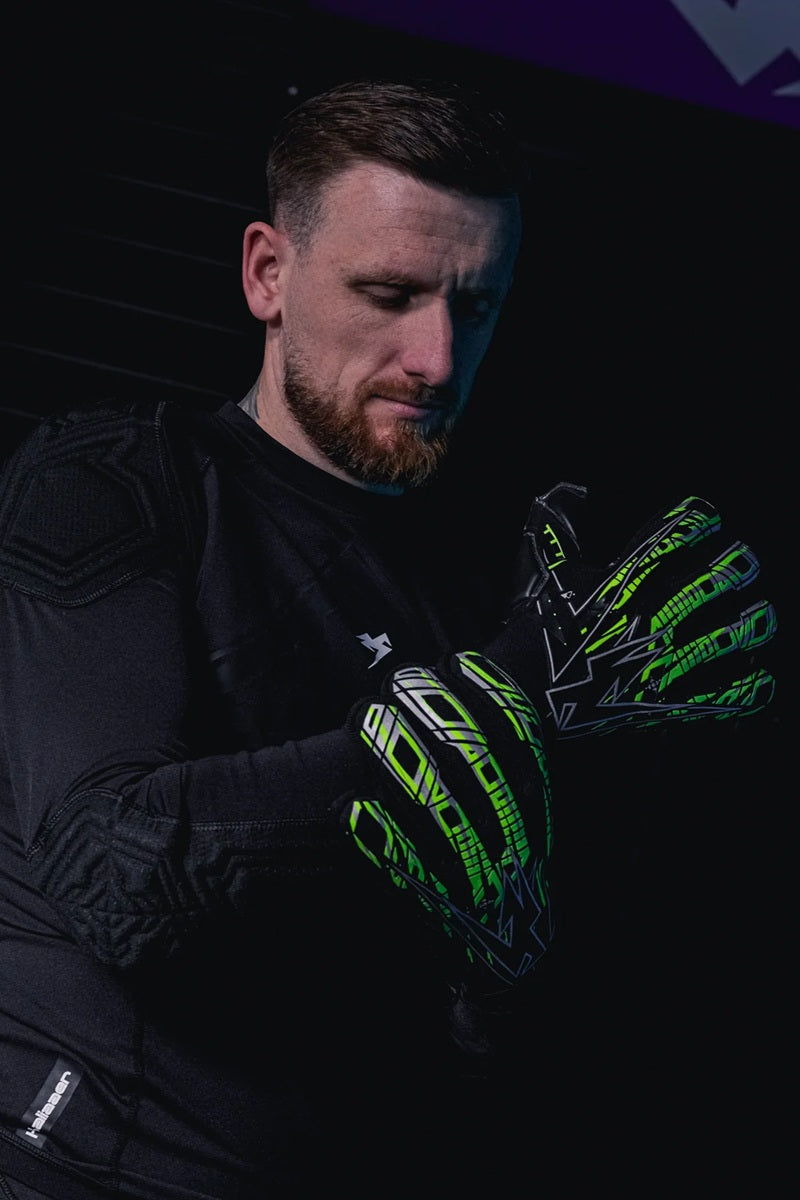 SHOKLOCK 26 Youth Goalkeeping Gloves
